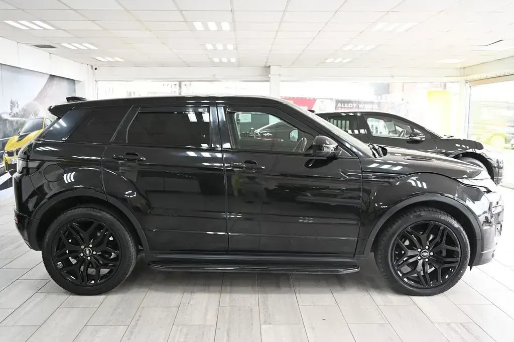 Used Land Rover Range Rover evoque HSE Dynamic 180 HP (132 kW) 2017 Black Estate