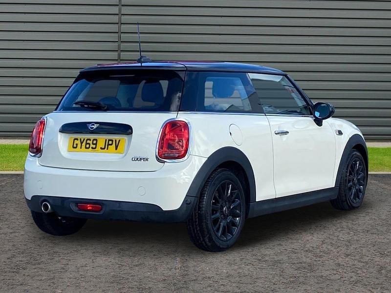 Used Mini Cooper Classic 136 HP (100 kW) 2019 White Hatchback