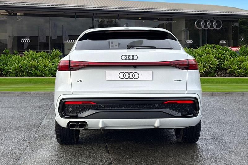 New Audi Q5 Sportback Comfort 2025 White SUV