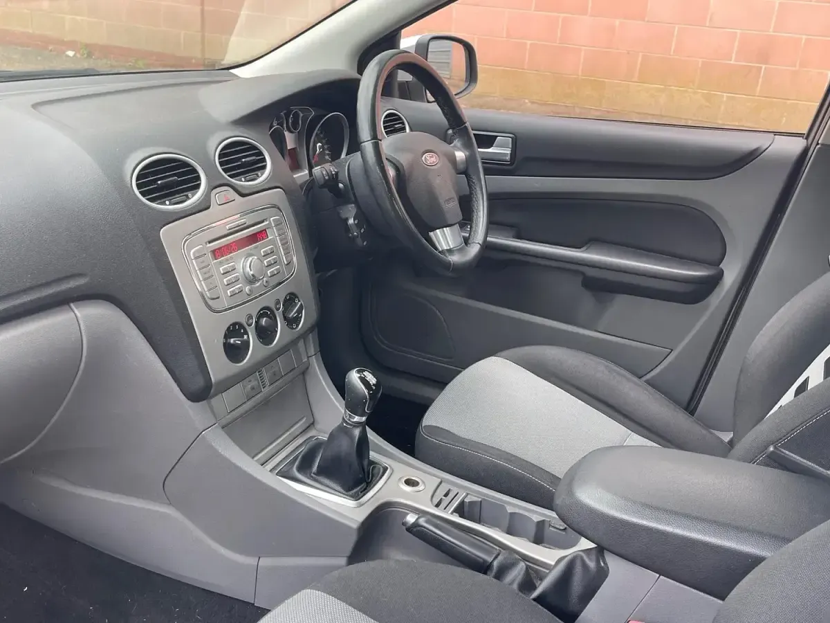 Used Ford Focus Zetec 2009 Silver Hatchback