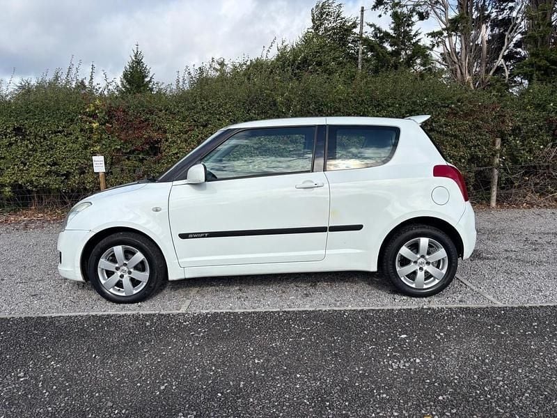 White Used 2009 Suzuki Swift GLX Hatchback | £1,795 (Fair price) - Image 1/4
