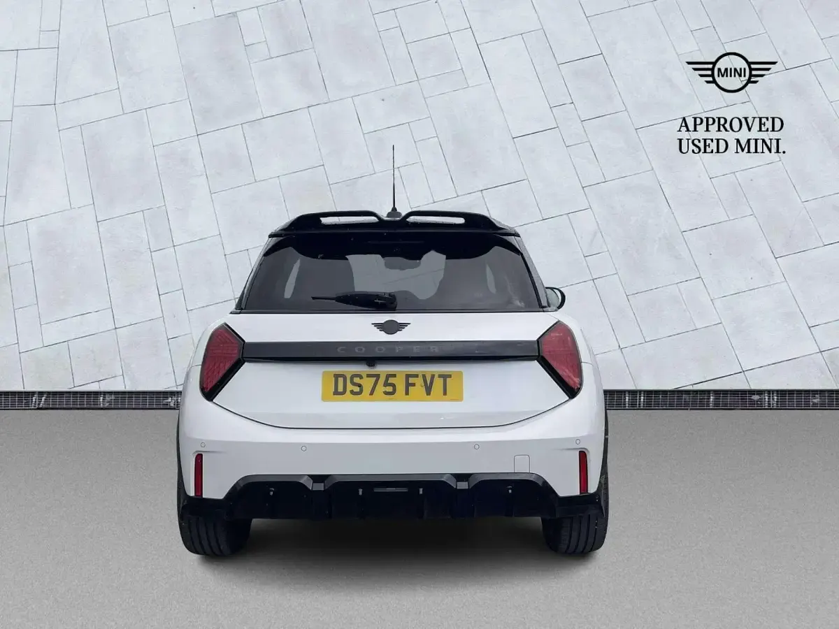Used Mini Cooper Hatch 113 kW (154 HP) 2026 White Hatchback