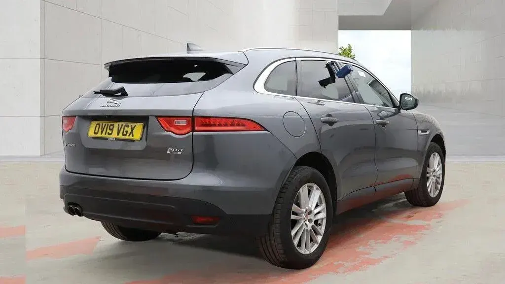 Used Jaguar F-Pace Portfolio 180 HP (132 kW) 2019 Grey SUV