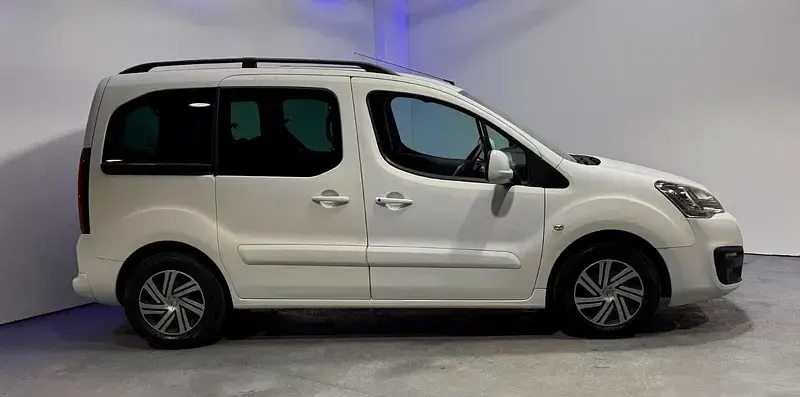 Begagnad Citroën Berlingo Feel 100 HK (73 kW) 2018 Vit Minibuss