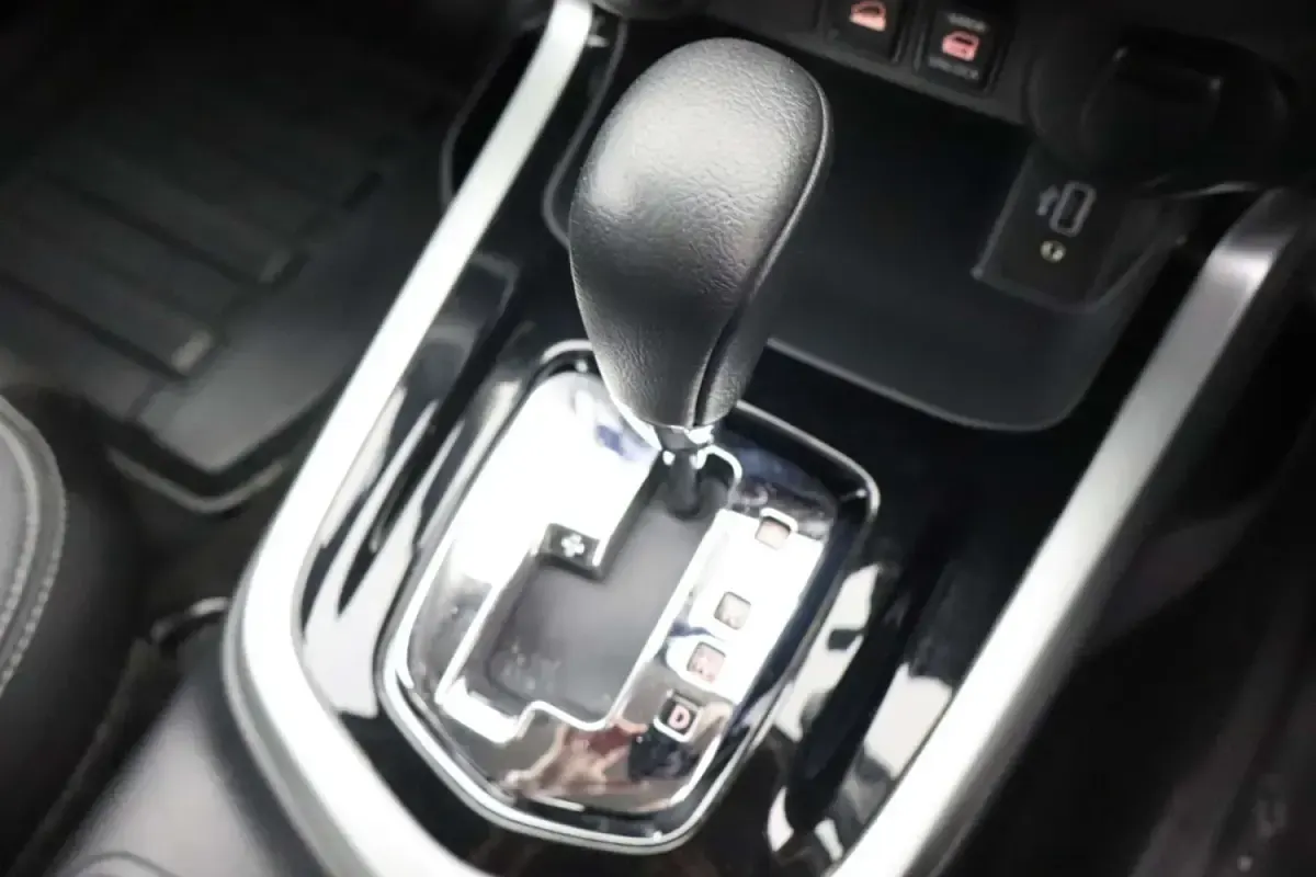 Używany Nissan Navara Tekna 190 KM (139 kW) 2021 Biały Pickup