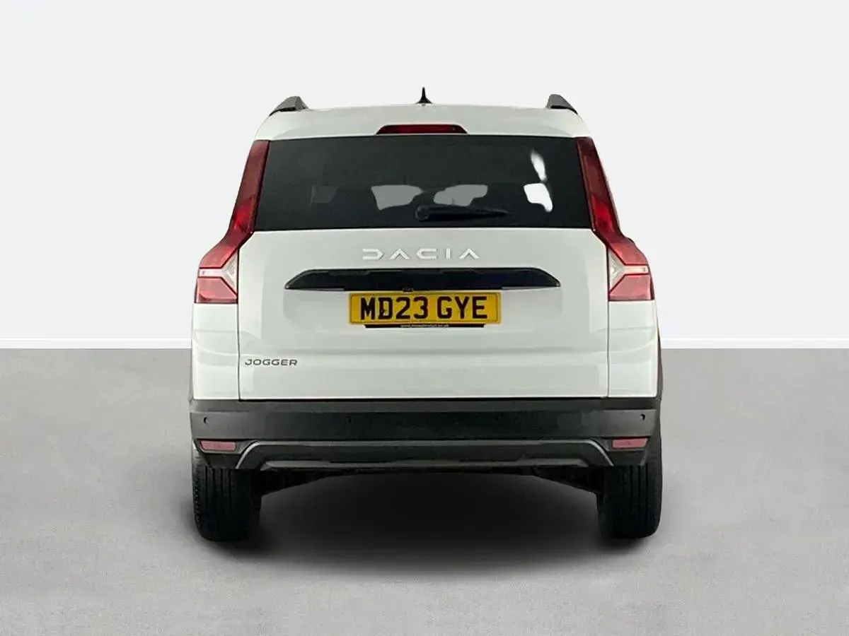 Used Dacia Jogger Extreme 109 HP (80 kW) 2023 White MPV