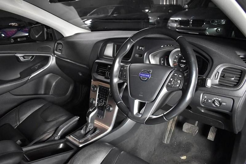 Used Volvo V40 115 HP (84 kW) 2014 Blue Hatchback