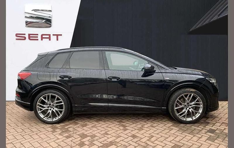 Used Audi Q4 e-tron Comfort 150 kW (204 HP) 2021 Black SUV