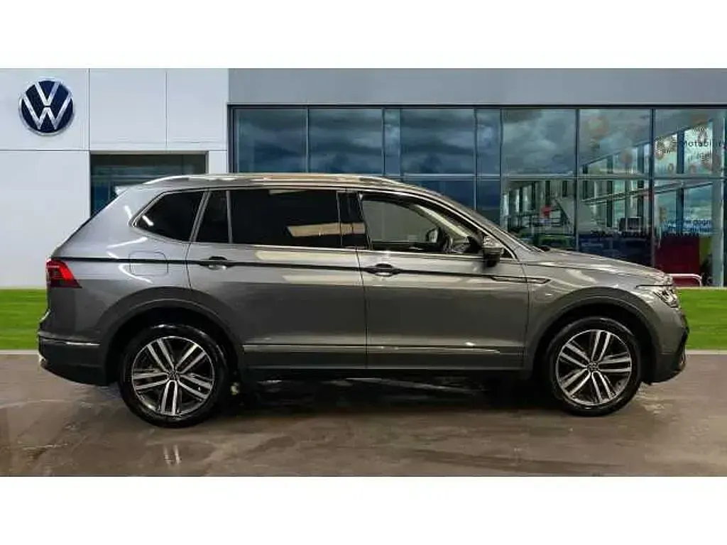 Used VW Tiguan Allspace Elegance 150 HP (110 kW) 2024 Grey SUV