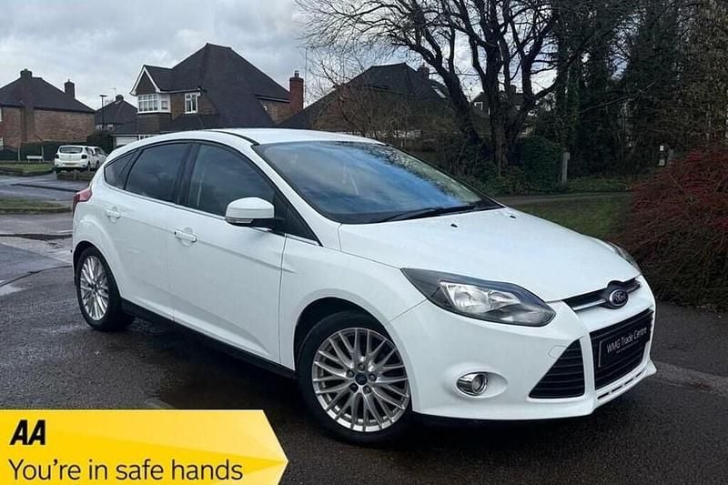 Used Ford Focus Zetec 125 HP (91 kW) 2013 White Hatchback