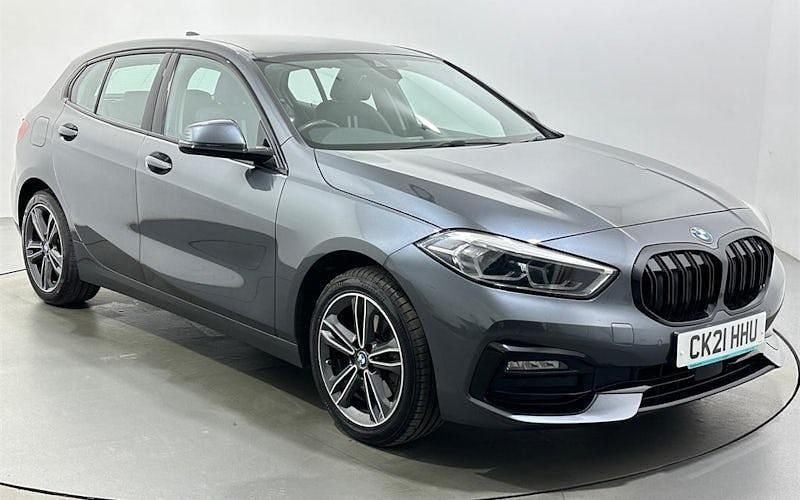Begagnad BMW 118 Sport Line 136 HK (100 kW) 2021 Halvkombi