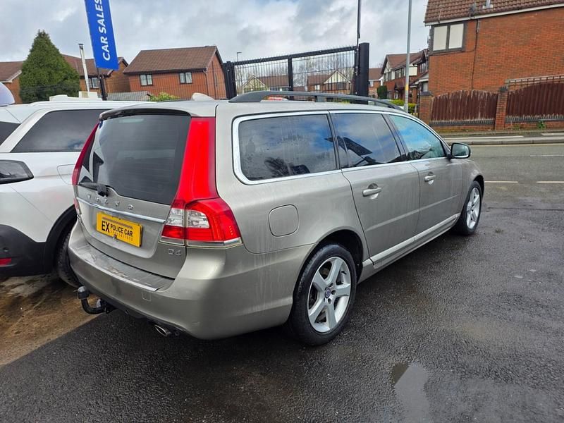Used Volvo V70 SE 2017 Gold Estate