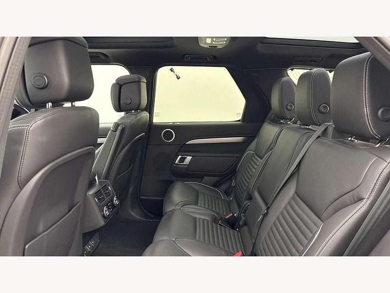 Usado Land Rover Discovery 5 HSE Dynamic 300 CV (220 kW) 2024 Gris SUV