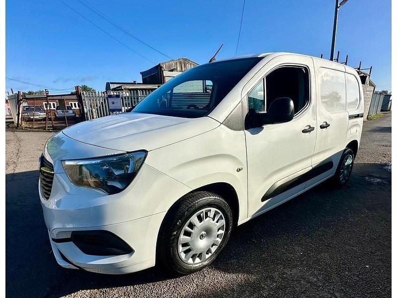 Used Vauxhall Combo Sportive 130 HP (95 kW) 2019 White Van