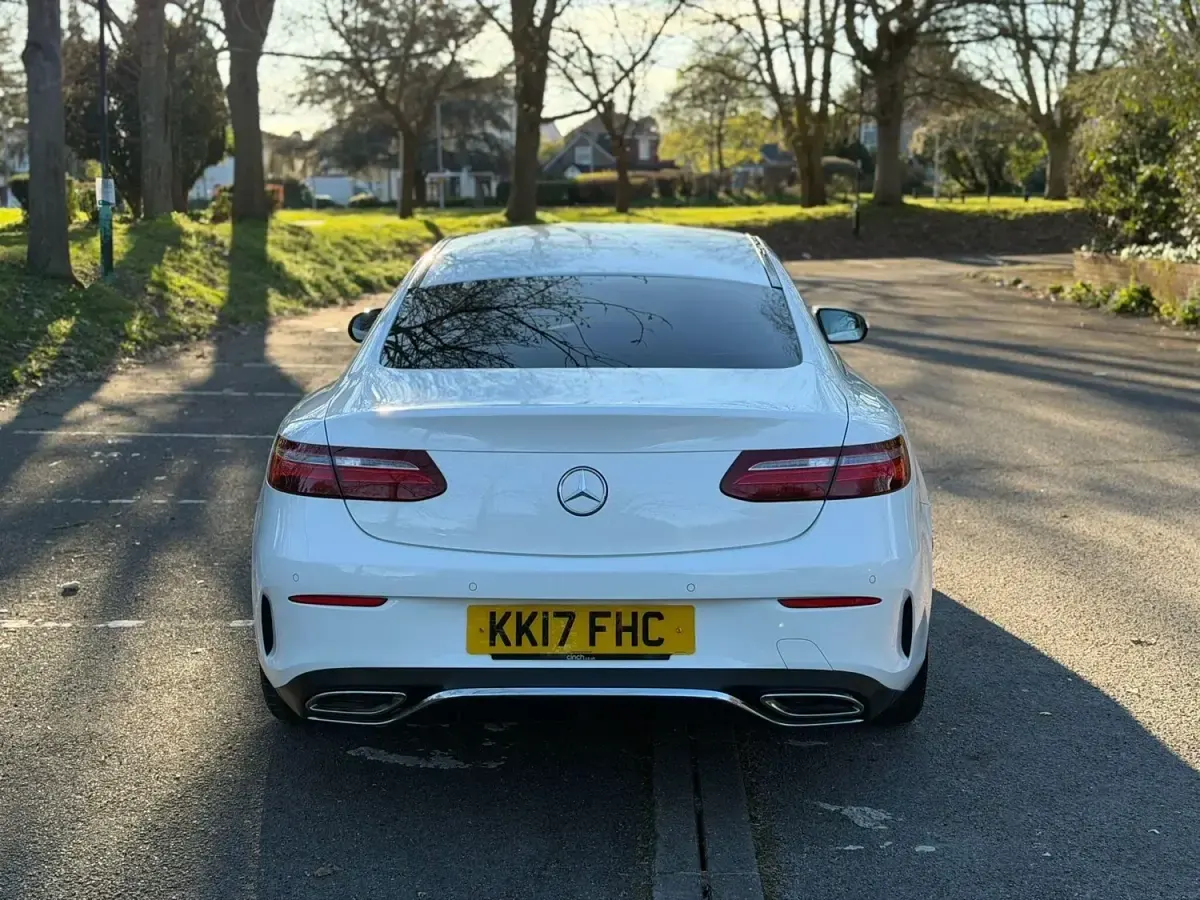 Gebraucht Mercedes E220 AMG line 2017 Weiß Coupé