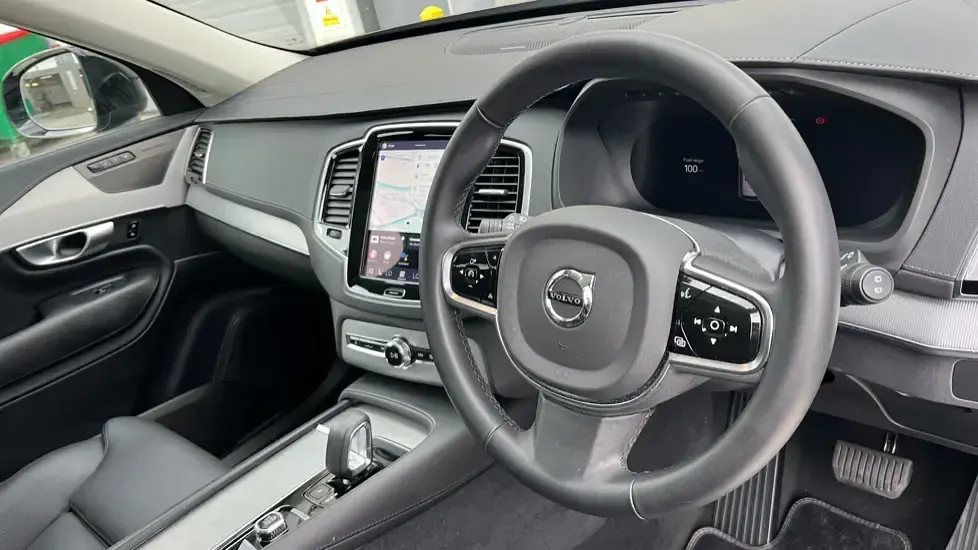 Used Volvo XC90 Plus 250 HP (183 kW) 2024 Grey SUV