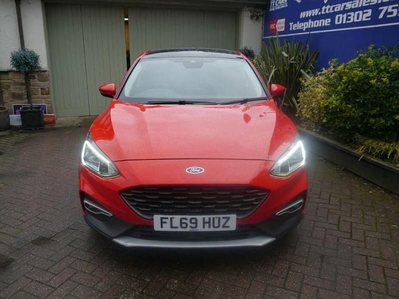 Used Ford Focus Active X 125 HP (91 kW) 2019 Red Hatchback