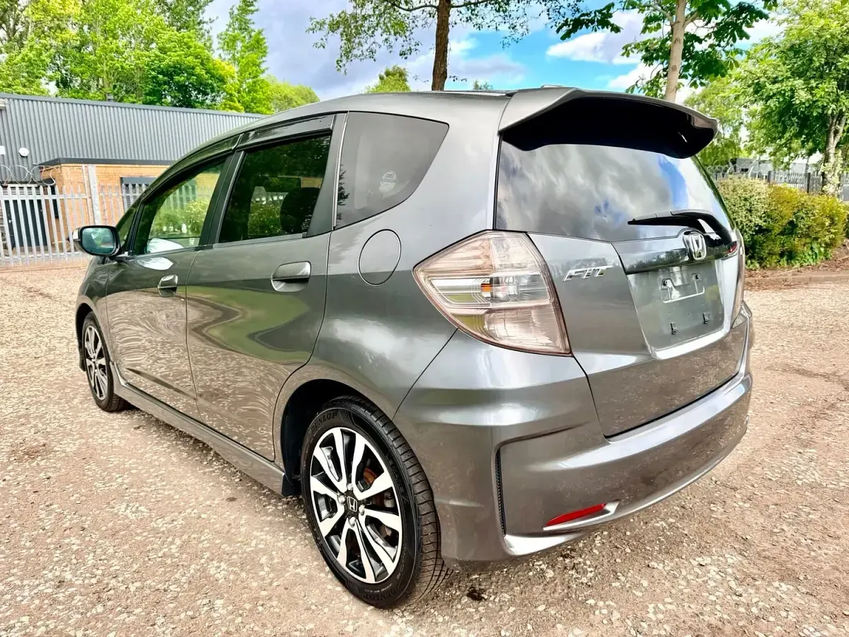 Used Honda Fit 120 HP (88 kW) 2013 Gray Hatchback