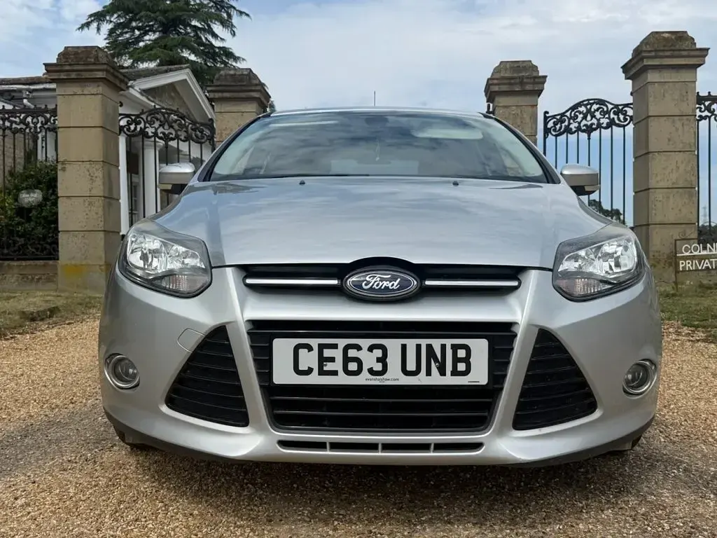 Used Ford Focus Titanium 125 HP (91 kW) 2013 Silver Hatchback
