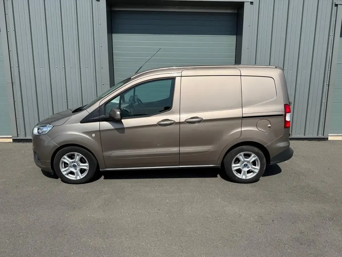 Used Ford Transit Courier Limited 100 HP (73 kW) 2023 Silver Van