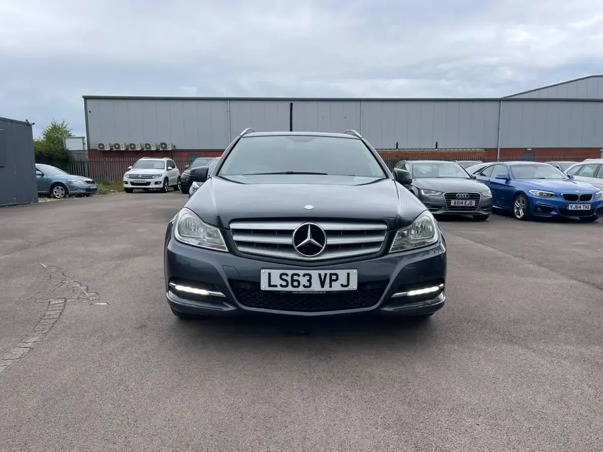 Używany Mercedes C220 Executive 2013 Szary Kombi