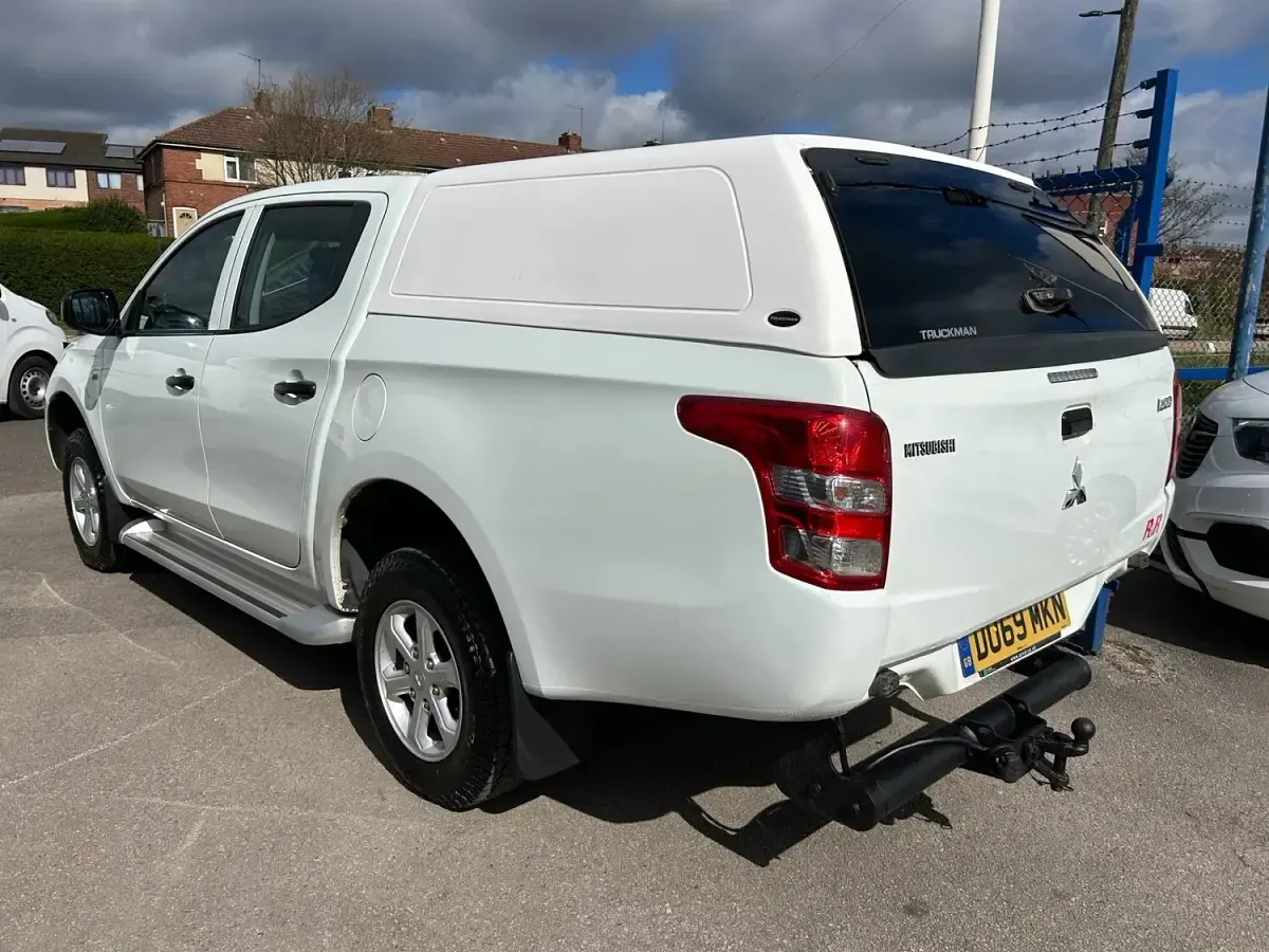 Used Mitsubishi L200 181 HP (133 kW) 2019 White Pickup