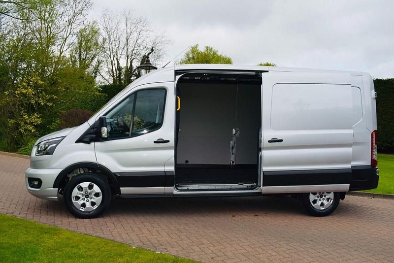 Usado Ford Transit Limited 165 HP (121 kW) 2024 Cinzento Van