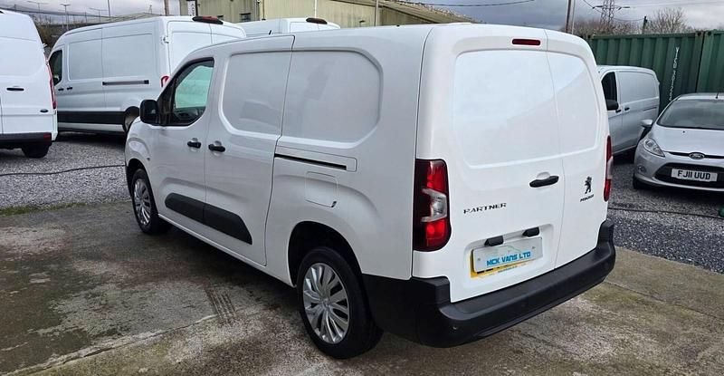 Used Peugeot Partner 100 HP (73 kW) 2021 White MPV