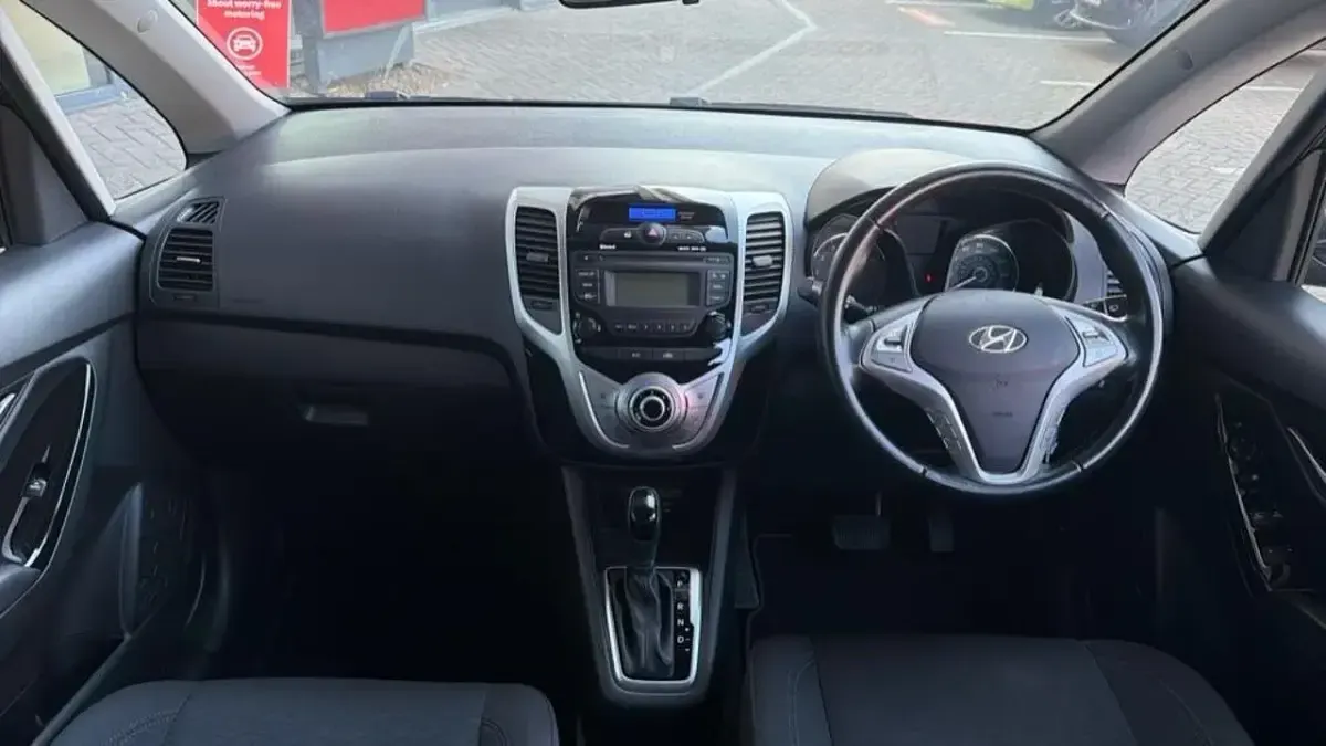 Usado Hyundai ix20 SE 123 CV (90 kW) 2018 Negro Utilitario