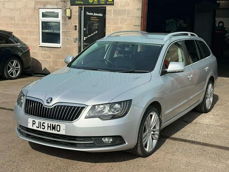 Gebraucht Skoda Superb Elegance 170 PS (125 kW) 2015 Silber Kombi