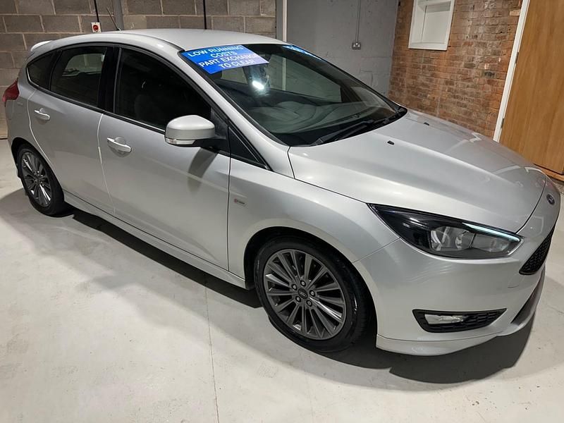 Used Ford Focus ST-Line 120 HP (88 kW) 2017 Silver Hatchback
