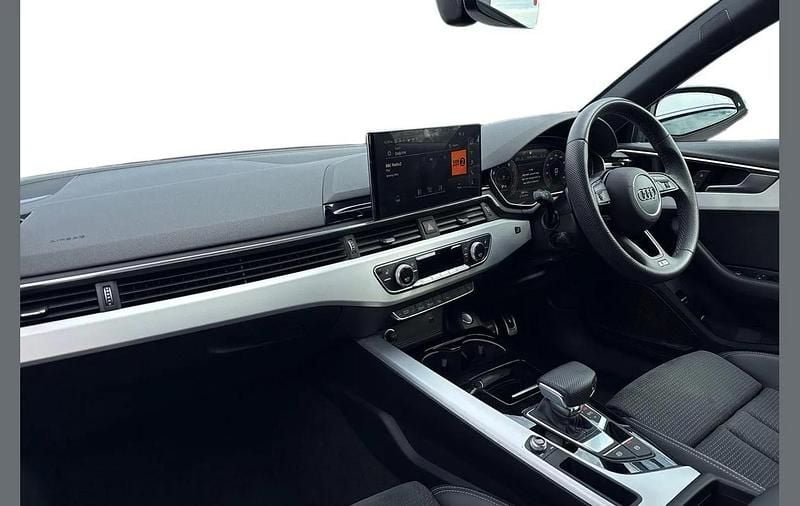 Used Audi A4 S-Line 200 HP (147 kW) 2023 White Estate