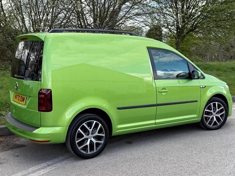 Begagnad VW Caddy Highline 150 HK (110 kW) 2020 Grön Minibuss