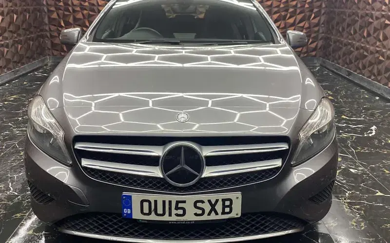 Usado Mercedes A200 136 HP (100 kW) 2015 Cinzento Citadino