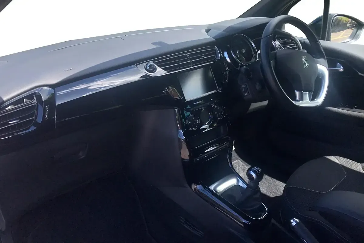 Used DS Automobiles DS3 Connected Chic 2018 Green Hatchback