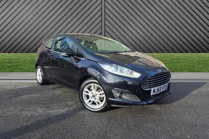 Used Ford Fiesta Zetec 75 HP (55 kW) 2015 Black Hatchback