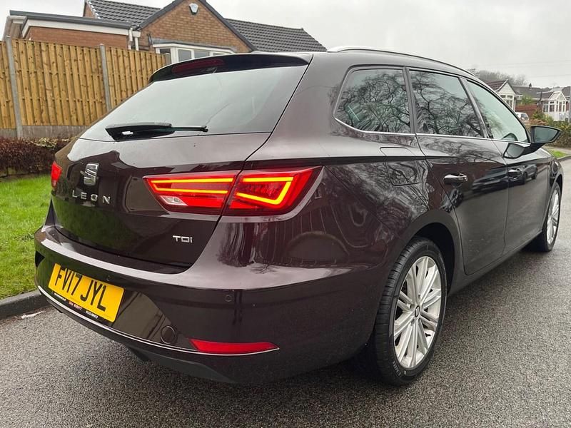 Used Seat Leon XCELLENCE 2017 Mauve/purple Estate