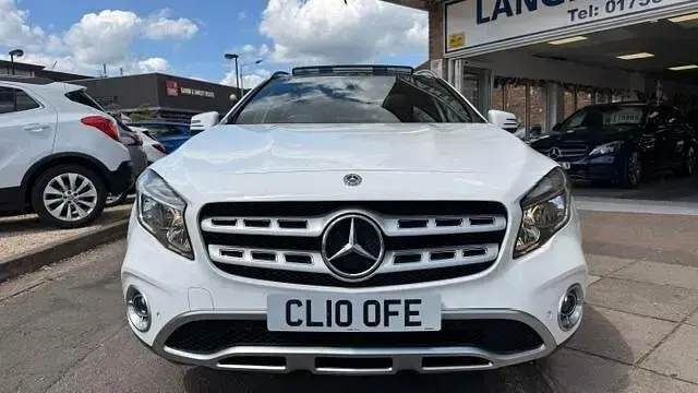 Used Mercedes GLA200 2018 Polar white SUV
