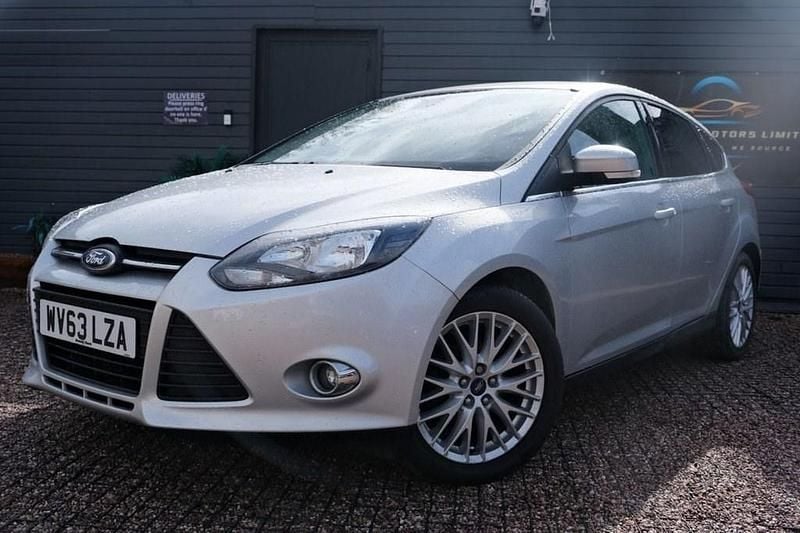 Used Ford Focus Zetec 125 HP (91 kW) 2013 Silver Hatchback