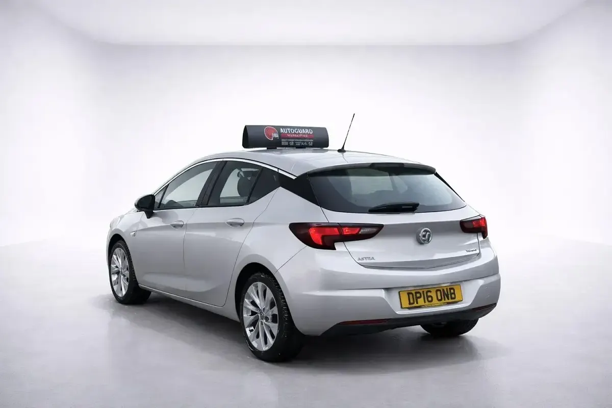 Used Vauxhall Astra Design Edition 125 HP (91 kW) 2016 Silver Hatchback
