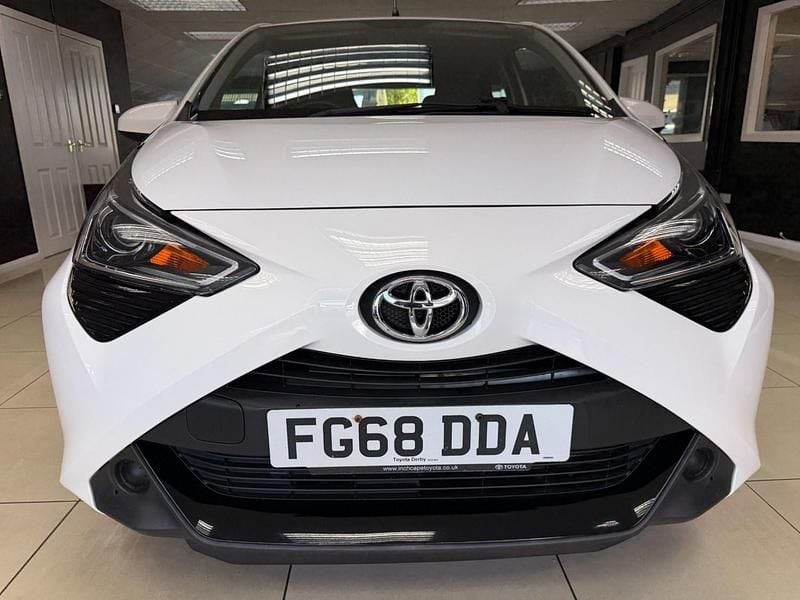 Used Toyota Aygo X-play 2018 White Hatchback