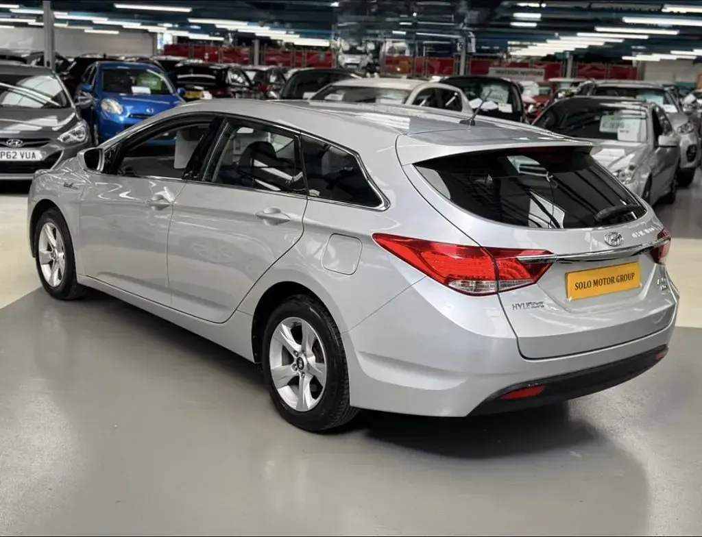Used Hyundai i40 Active 115 HP (84 kW) 2014 Silver Estate