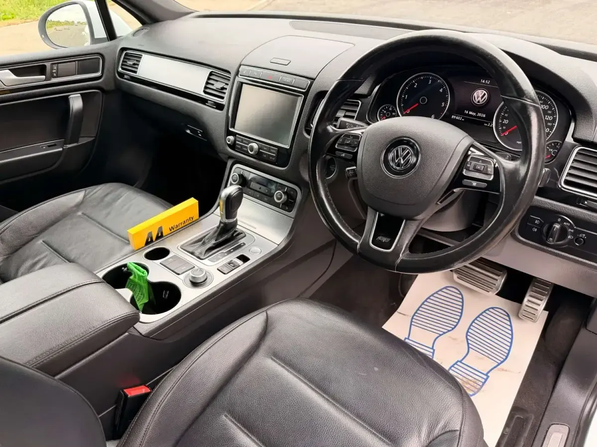 Begagnad VW Touareg R-line 262 HK (192 kW) 2015 Vit SUV