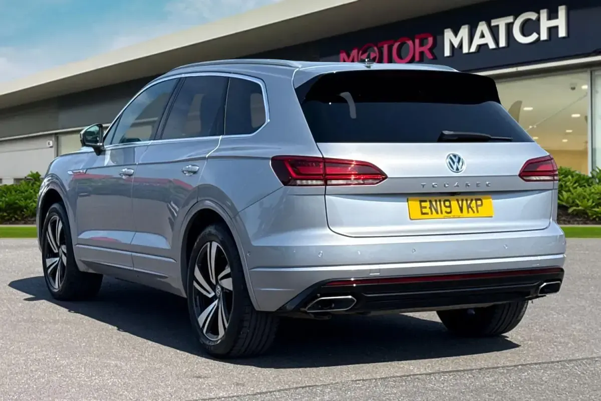 Używany VW Touareg R-line 2019 Srebrny SUV