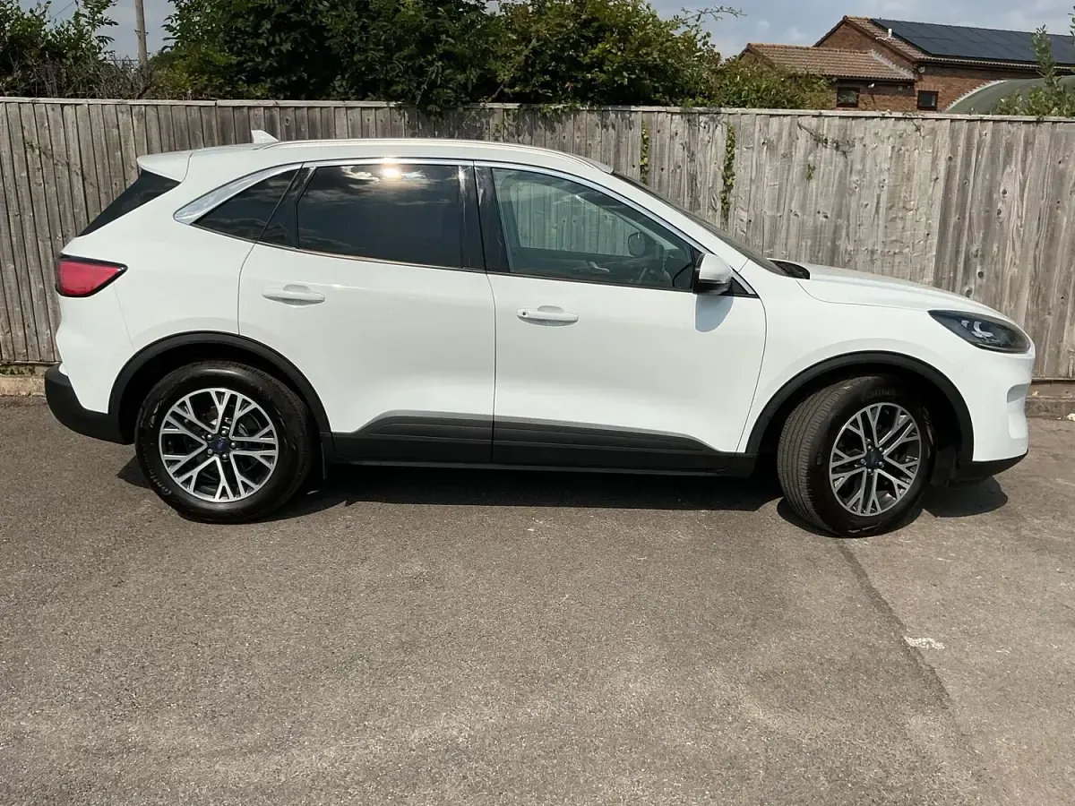 Used Ford Kuga Titanium 120 HP (88 kW) 2021 White SUV