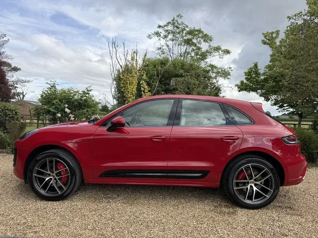 Used Porsche Macan 380 HP (279 kW) 2022 Red SUV