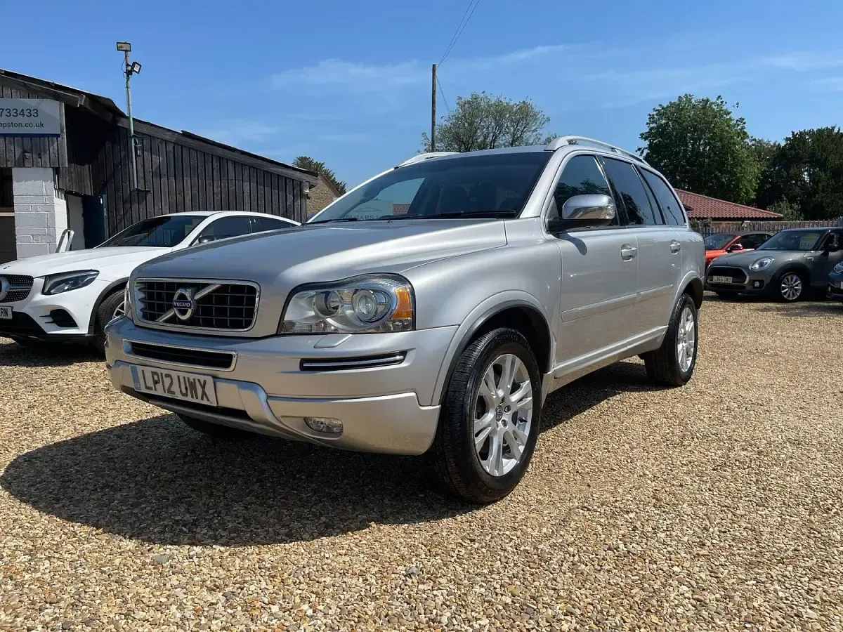 Used Volvo XC90 SE 200 HP (147 kW) 2012 Silver SUV