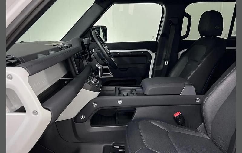 Used Land Rover Defender Dynamic 398 HP (292 kW) 2023 White SUV