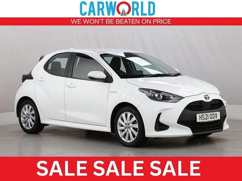 White Used 2021 Toyota Yaris Hybrid Hatchback | £11,700 (Fair price) - Image 1/3