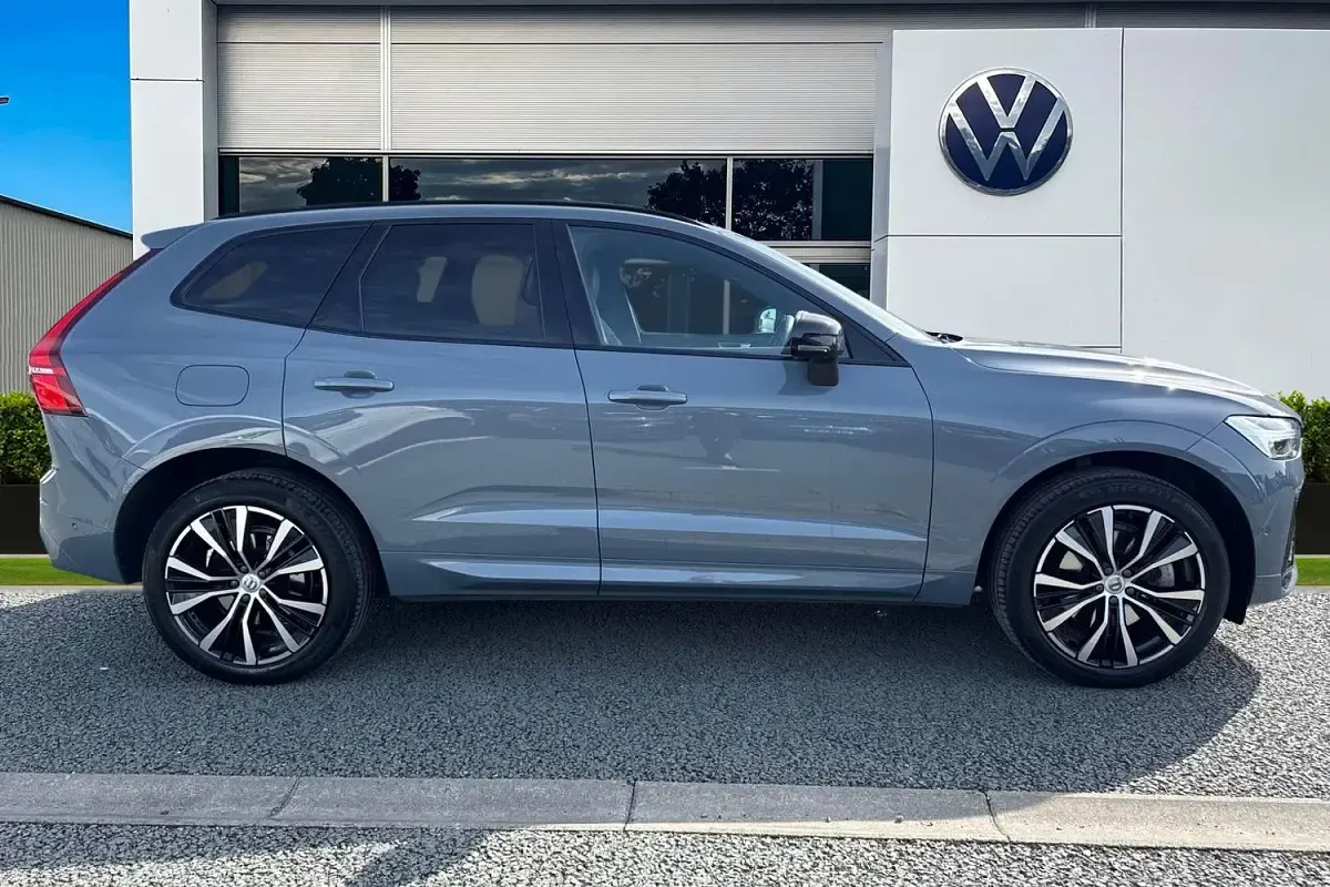 Used Volvo XC60 Plus 194 HP (142 kW) 2023 Grey SUV